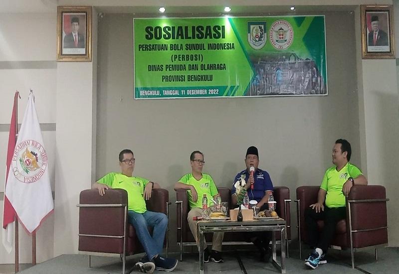 Persatuan Bola Sundul Indonesia (Perbosi) Provinsi Bengkulu bersama Dinas Pemuda dan Olahraga (Dispora) Provinsi Bengkulu mengadakan kegiatan Sosialisasi Bola Sundul di salah satu hotel di kawasan Jalan Jenderal Sudirman, Kota Bengkulu, Minggu (11/12). 
